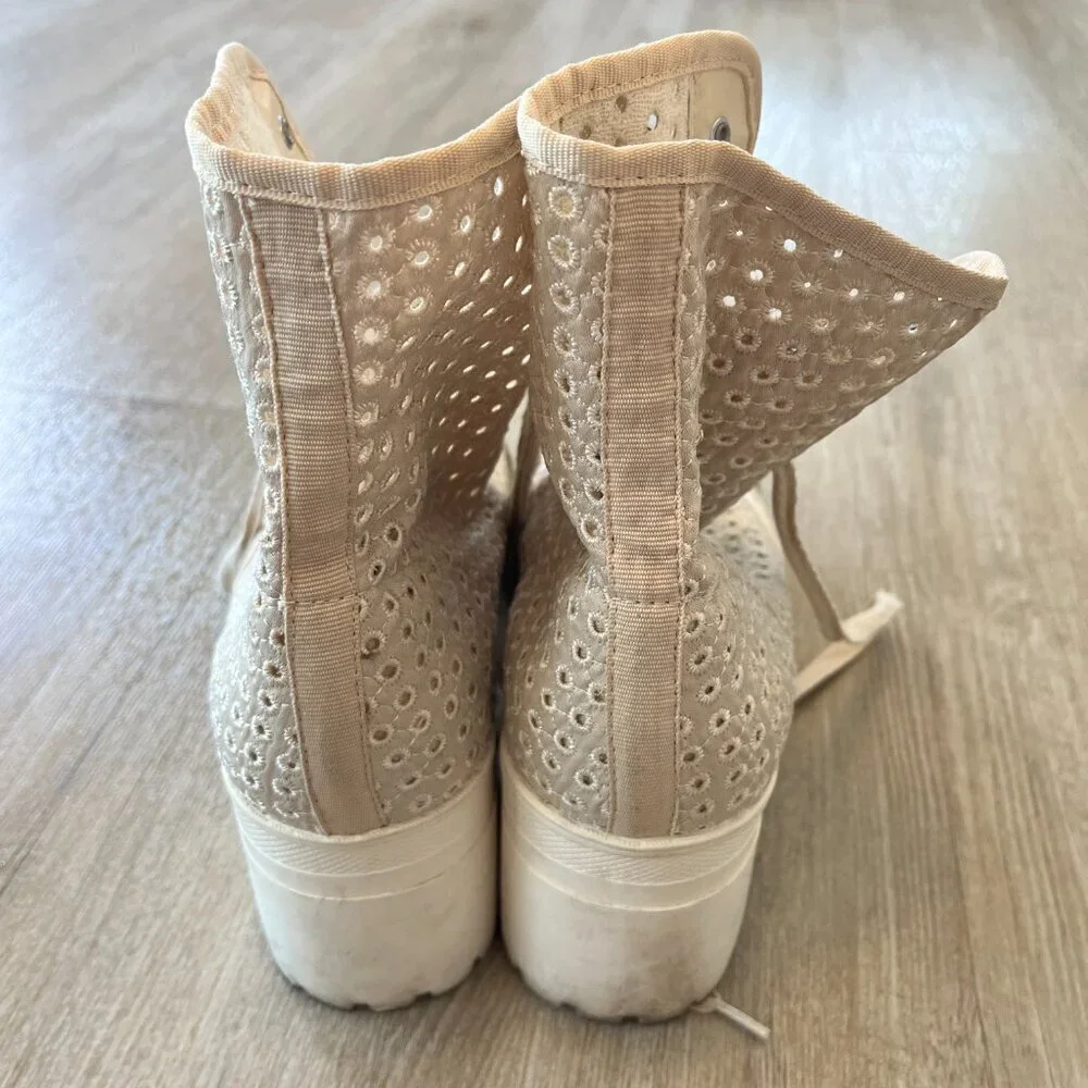 Womens Urban Outfitters Cream Eyelet Boots - 9